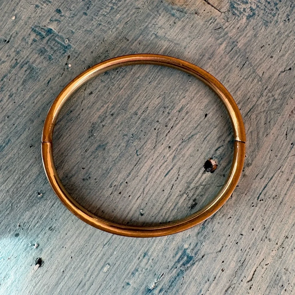 Sweet Vintage Victorian Rolled Hollow Gold Bangle Bracelet with Etched Design - Picture 7 of 13